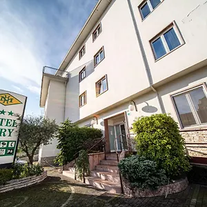 Mary Hotel